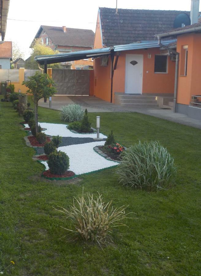 Apartmani Baotic Zupanja Exterior foto